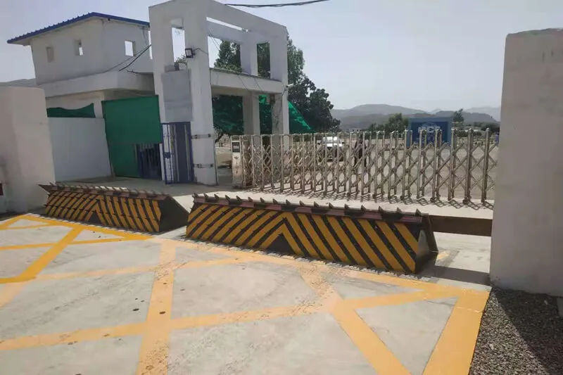油庫翻板路障機(jī)